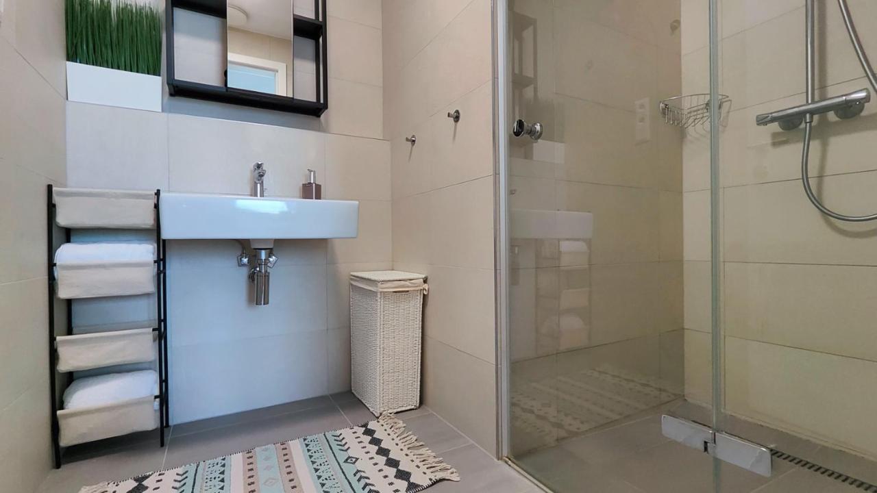 Beautiful 1 - Bedroom Apartment In Downtown Bratislava Eksteriør billede