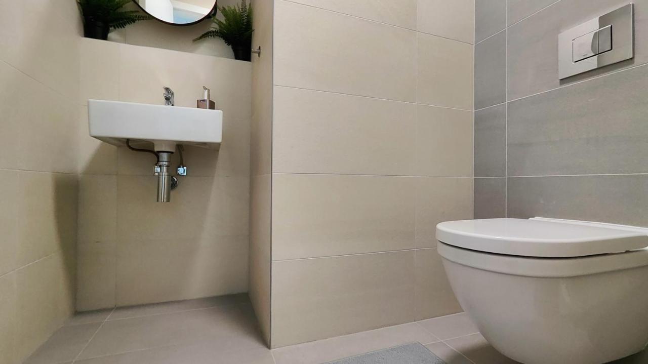 Beautiful 1 - Bedroom Apartment In Downtown Bratislava Eksteriør billede